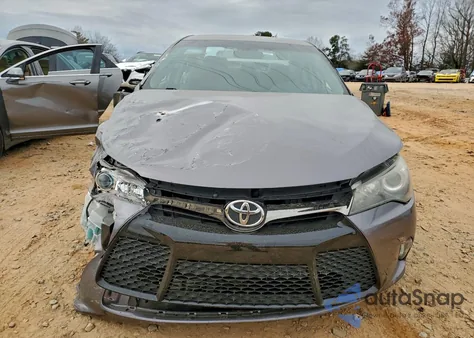 2015 Toyota Camry Le z USA, uszkodzony, nr VIN 4T1BF1FK4FU112500
